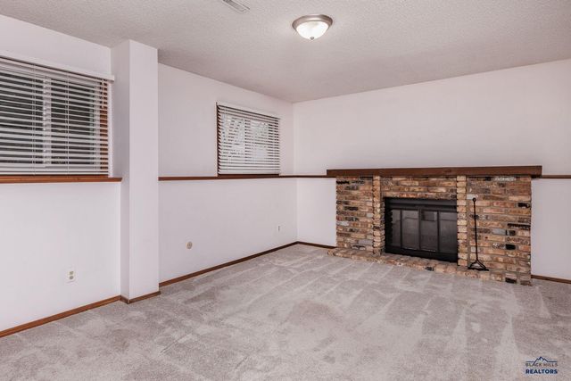 3010 COUNTRY CLUB CT, Rapid City, SD 57702