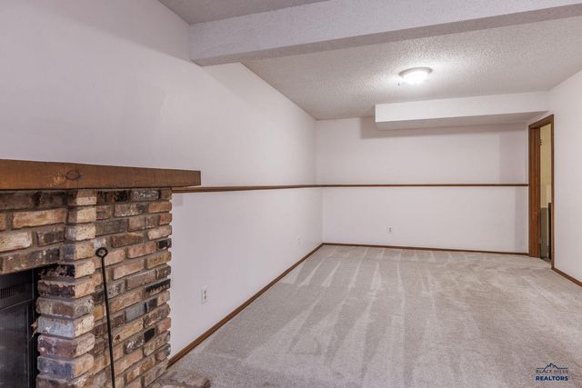 3010 COUNTRY CLUB CT, Rapid City, SD 57702