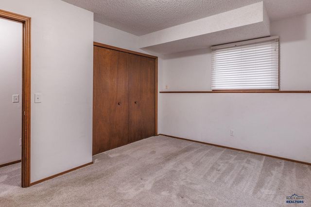 3010 COUNTRY CLUB CT, Rapid City, SD 57702