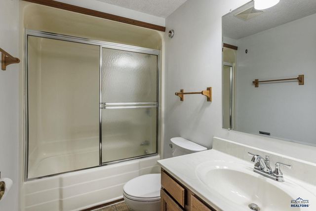 3010 COUNTRY CLUB CT, Rapid City, SD 57702