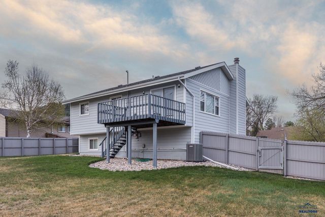 3010 COUNTRY CLUB CT, Rapid City, SD 57702