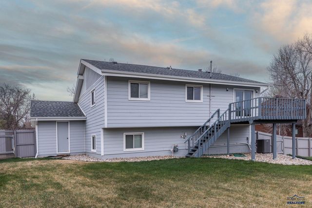 3010 COUNTRY CLUB CT, Rapid City, SD 57702