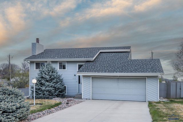 3010 COUNTRY CLUB CT, Rapid City, SD 57702