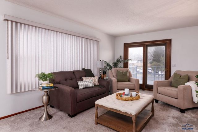 3010 COUNTRY CLUB CT, Rapid City, SD 57702