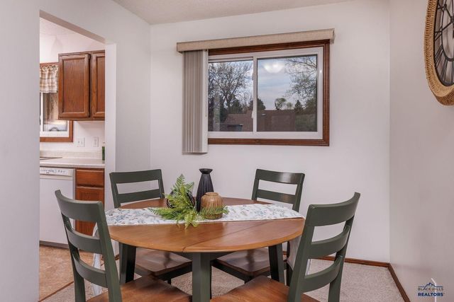 3010 COUNTRY CLUB CT, Rapid City, SD 57702