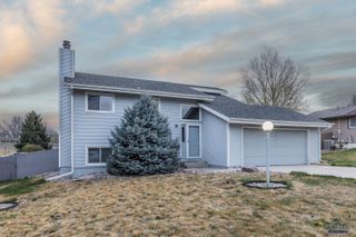 3010 COUNTRY CLUB CT, Rapid City, SD 57702