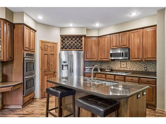 18464 Farmstead Circle, Eden Prairie, MN 55347