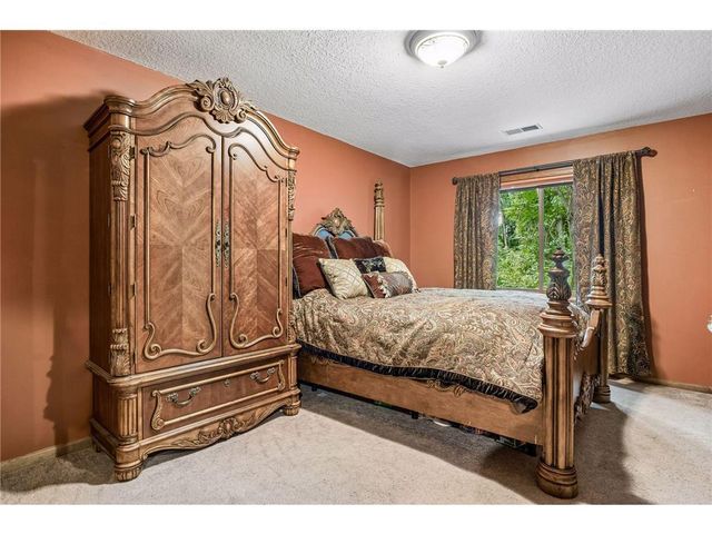 18464 Farmstead Circle, Eden Prairie, MN 55347