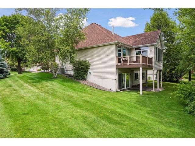 18464 Farmstead Circle, Eden Prairie, MN 55347