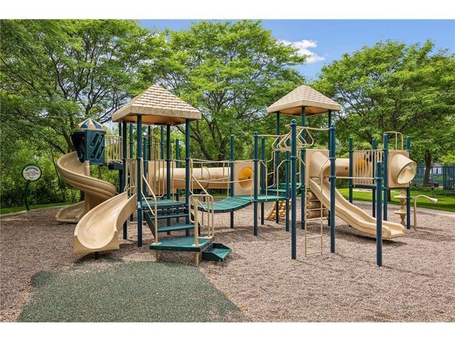 18464 Farmstead Circle, Eden Prairie, MN 55347