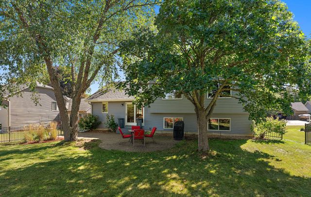 9056 Sequoia Road, Woodbury, MN 55125
