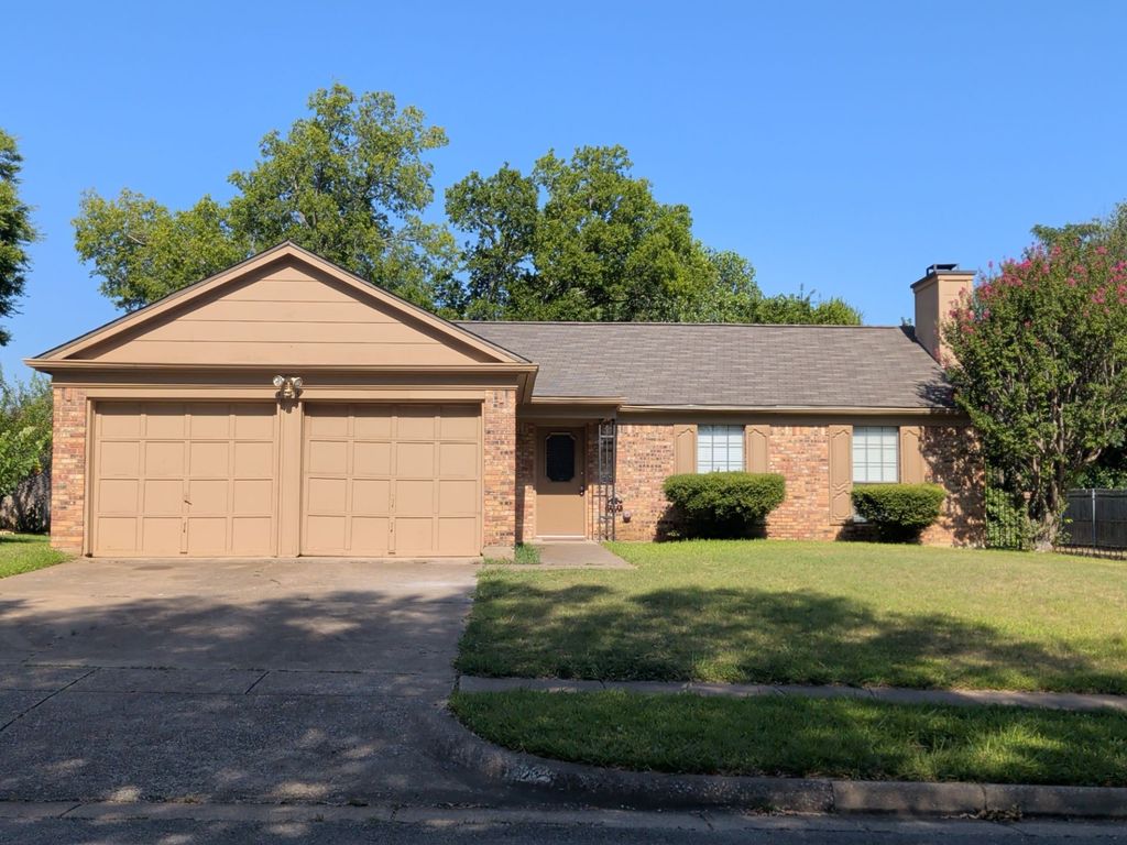 1703 Chittam Drive, Euless, TX 76039