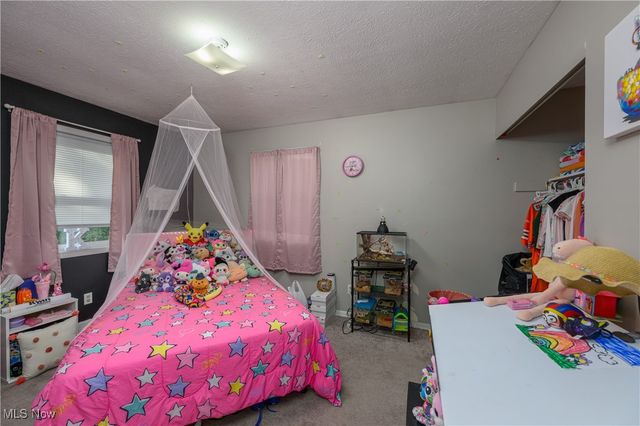 2935 Farmington Circle SW, Canton, OH 44706