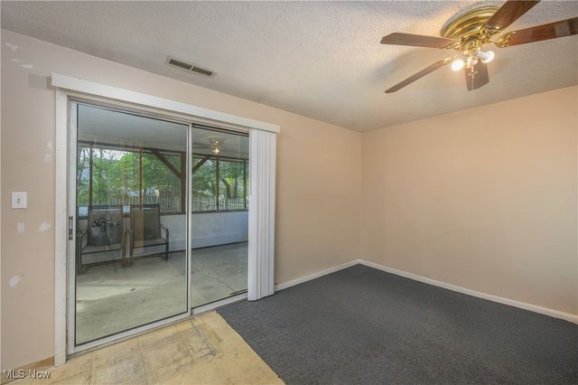 2935 Farmington Circle SW, Canton, OH 44706