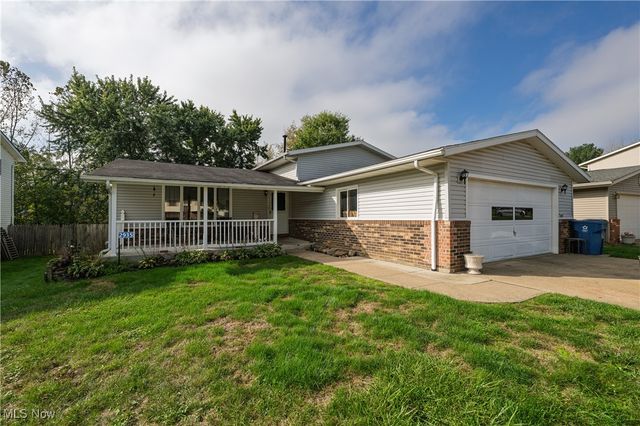 2935 Farmington Circle SW, Canton, OH 44706