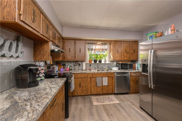 2935 Farmington Circle SW, Canton, OH 44706