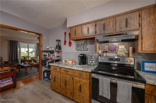 2935 Farmington Circle SW, Canton, OH 44706