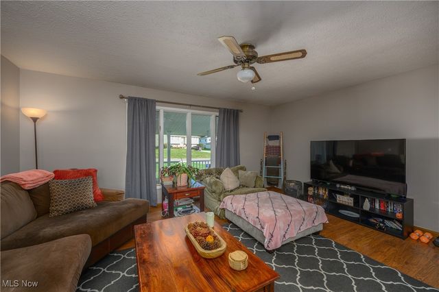 2935 Farmington Circle SW, Canton, OH 44706