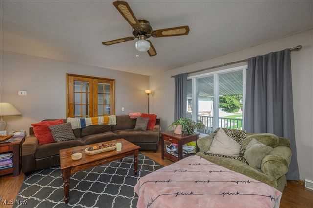 2935 Farmington Circle SW, Canton, OH 44706