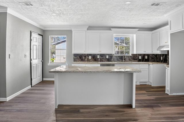 3261 Sherwood Drive, Orange, TX 77632