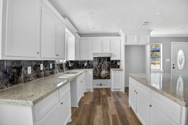 3261 Sherwood Drive, Orange, TX 77632