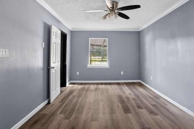 3261 Sherwood Drive, Orange, TX 77632