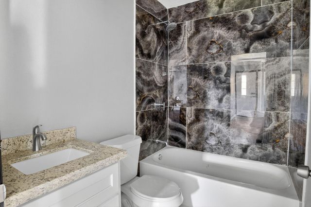 3261 Sherwood Drive, Orange, TX 77632