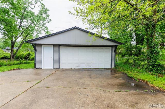 332 Banff Circle, St Louis, MO 63137
