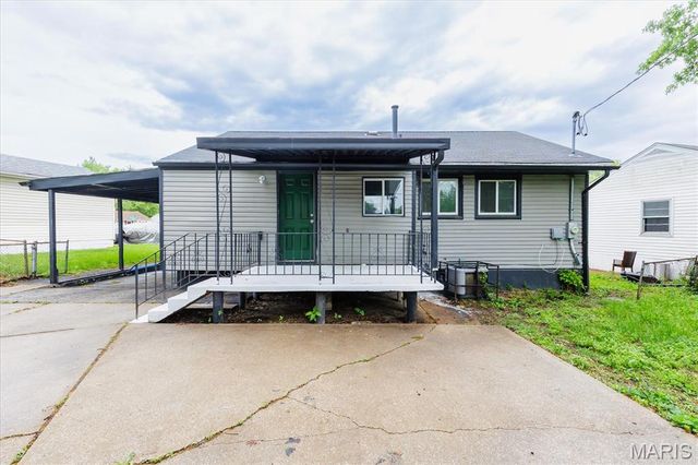 332 Banff Circle, St Louis, MO 63137
