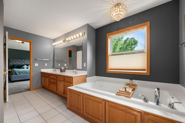 20364 Enright Way, Farmington, MN 55024