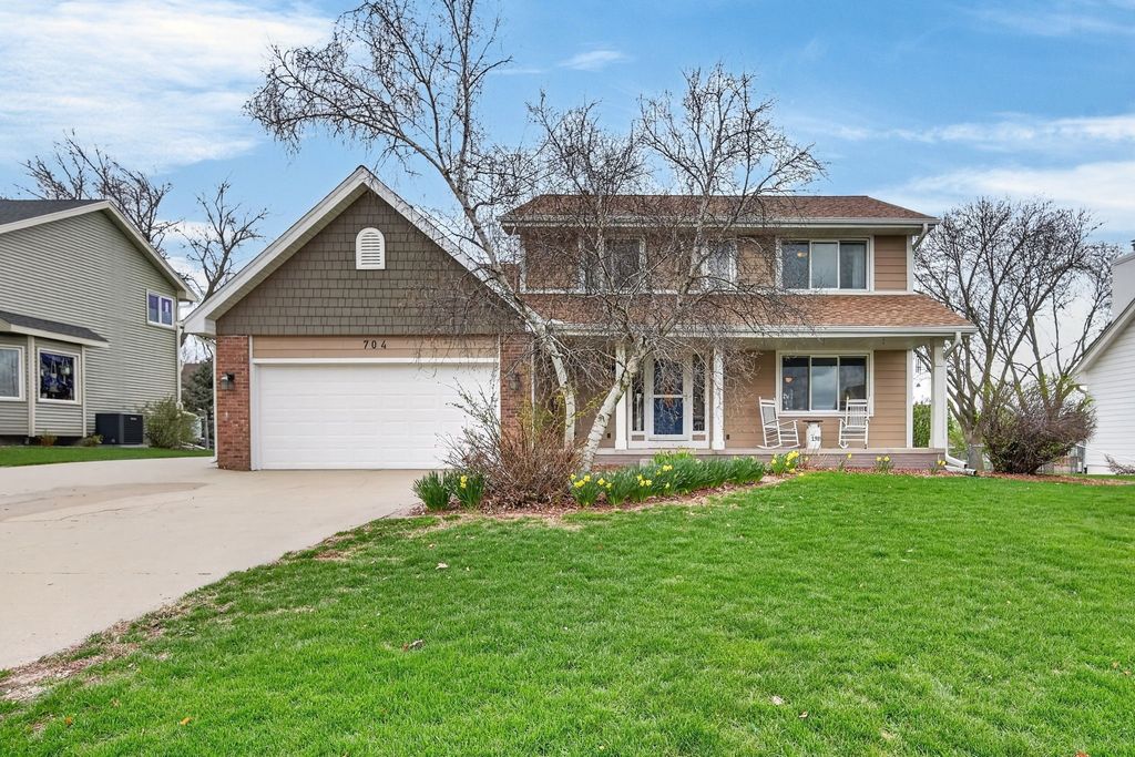 704 SW Maplewood Drive, Grimes, IA 50111