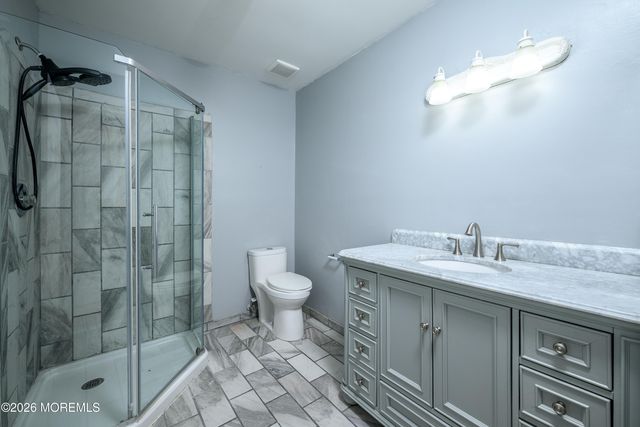 25 Rambling Meadow Court, Tinton Falls, NJ 07724