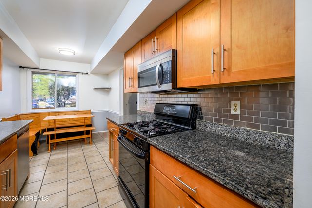 25 Rambling Meadow Court, Tinton Falls, NJ 07724