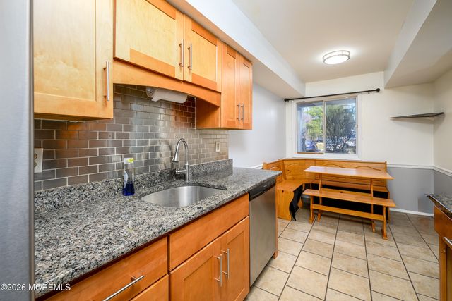 25 Rambling Meadow Court, Tinton Falls, NJ 07724