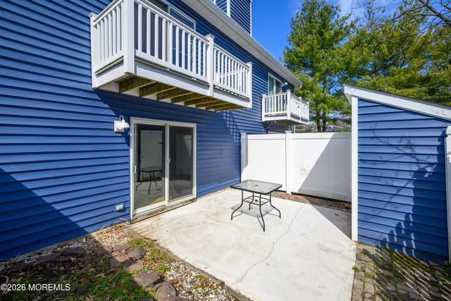 25 Rambling Meadow Court, Tinton Falls, NJ 07724