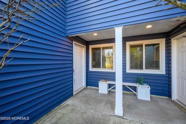 25 Rambling Meadow Court, Tinton Falls, NJ 07724