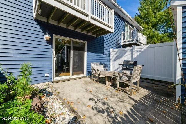 25 Rambling Meadow Court, Tinton Falls, NJ 07724