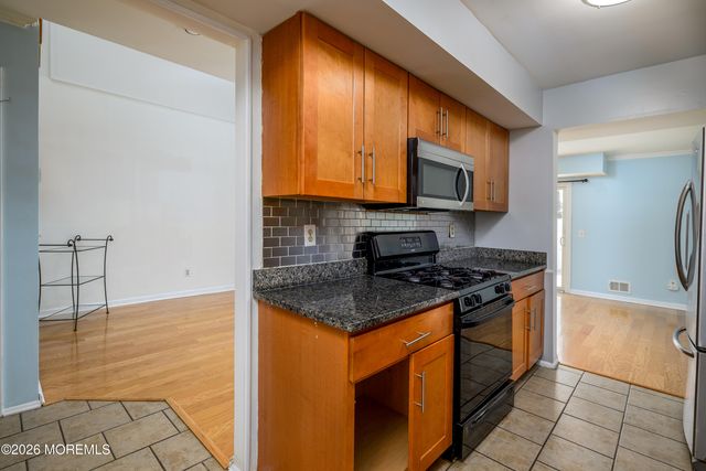 25 Rambling Meadow Court, Tinton Falls, NJ 07724