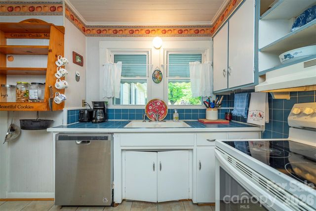 110 Enthoffer Street, Black Mountain, NC 28711