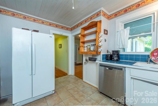 110 Enthoffer Street, Black Mountain, NC 28711