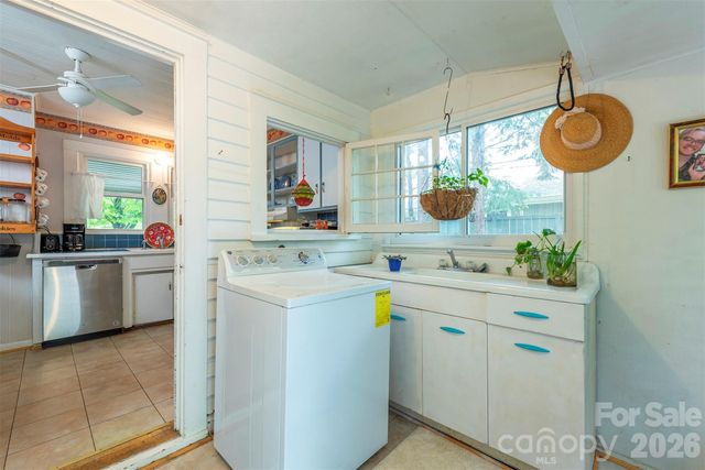 110 Enthoffer Street, Black Mountain, NC 28711