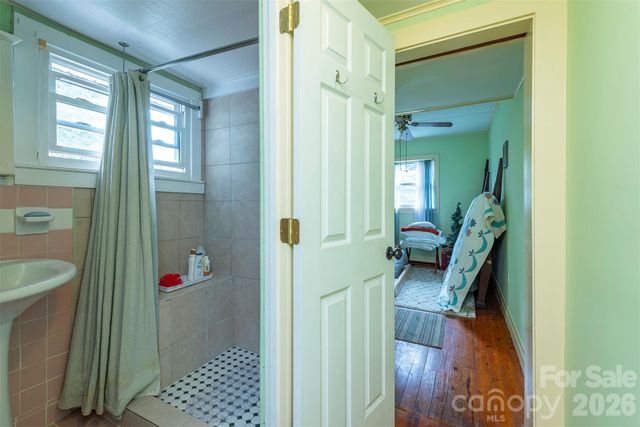 110 Enthoffer Street, Black Mountain, NC 28711