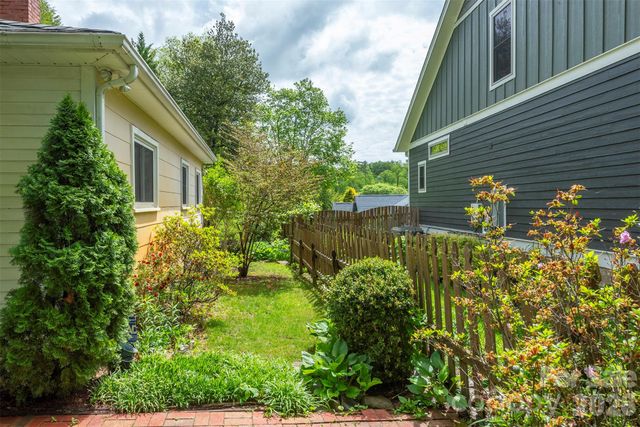 110 Enthoffer Street, Black Mountain, NC 28711