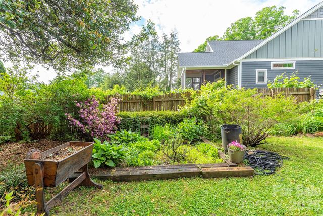 110 Enthoffer Street, Black Mountain, NC 28711