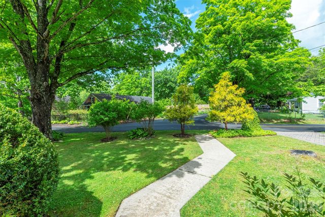 110 Enthoffer Street, Black Mountain, NC 28711