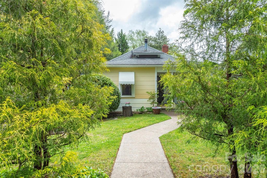 110 Enthoffer Street, Black Mountain, NC 28711