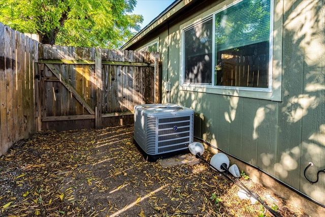 2302 Tern CIR B, Austin, TX 78744