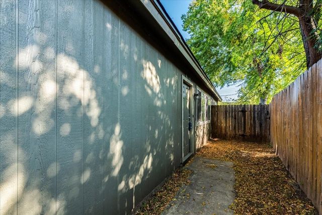 2302 Tern CIR B, Austin, TX 78744