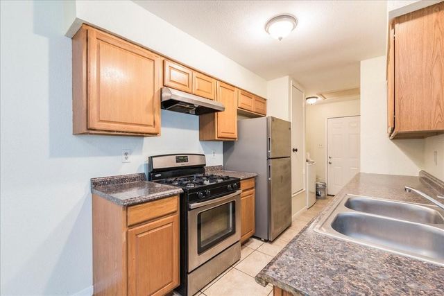 2302 Tern CIR B, Austin, TX 78744