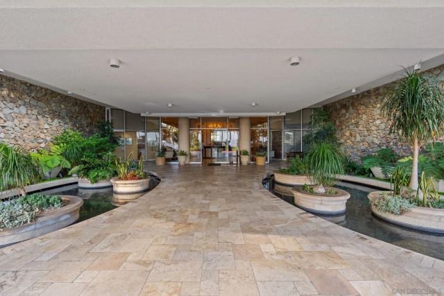 1820 Avenida Del Mundo 1504, Coronado, CA 92118